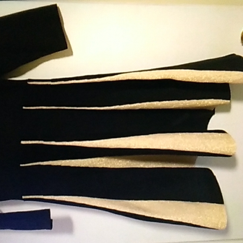 Venus, black&Gold mid sleeve dress